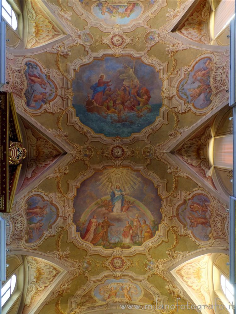 Mandello del Lario (Lecco) - Volta della navata della Chiesa di San Lorenzo Martire